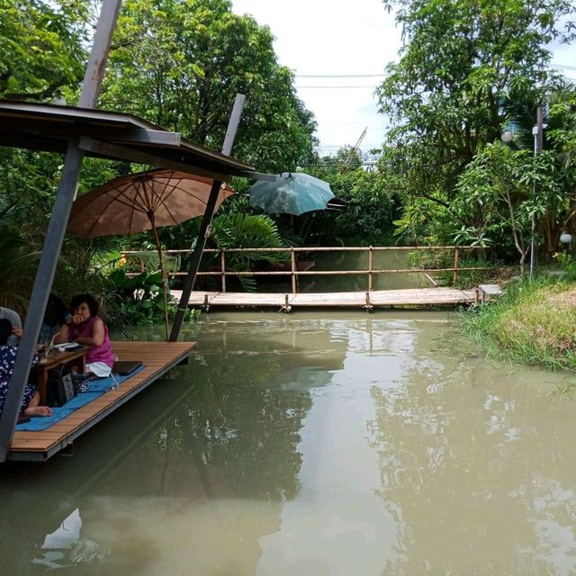 ชายสมัยคาเฟ่ 2498  คาเฟ่ไนสวน