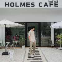 Holmes cafe