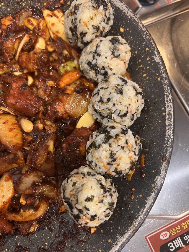 韓国/ソウル【鉢山】豚キムチ焼きと豚キムチチゲの有名な飲み屋さん🍺✨