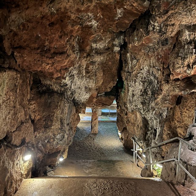 爬進英國的洞穴探險 爬進英國的洞穴探險