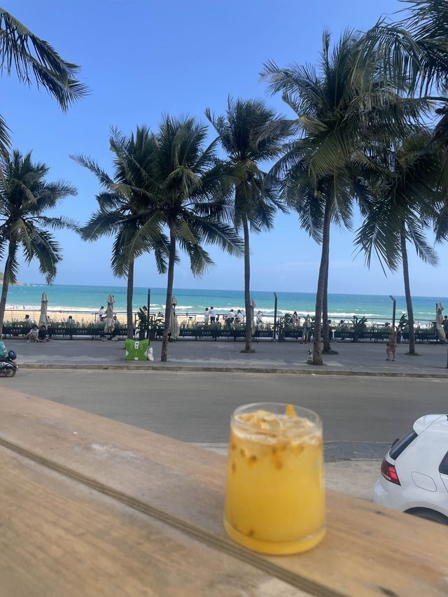 Surfing Towns in Hainan, China 🏄‍♀️🌴