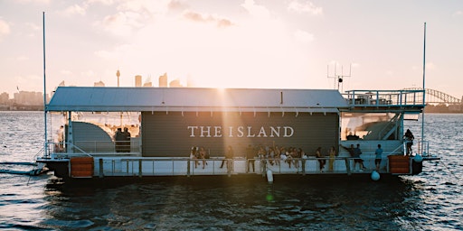 The Island: Beach Club Saturday | Man O'War Steps