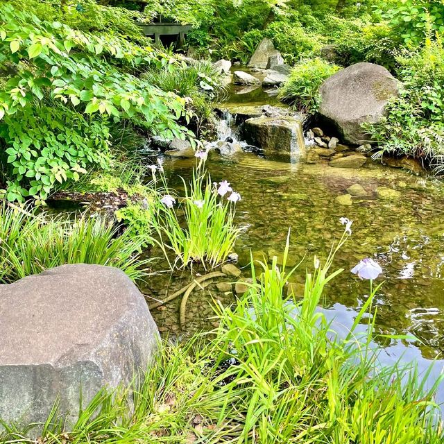 毛利庭園の写真スポット　金のハート型　Kin no Kokoro

