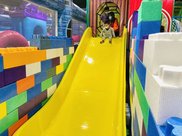 屯門playroom任玩電動船碰碰車！