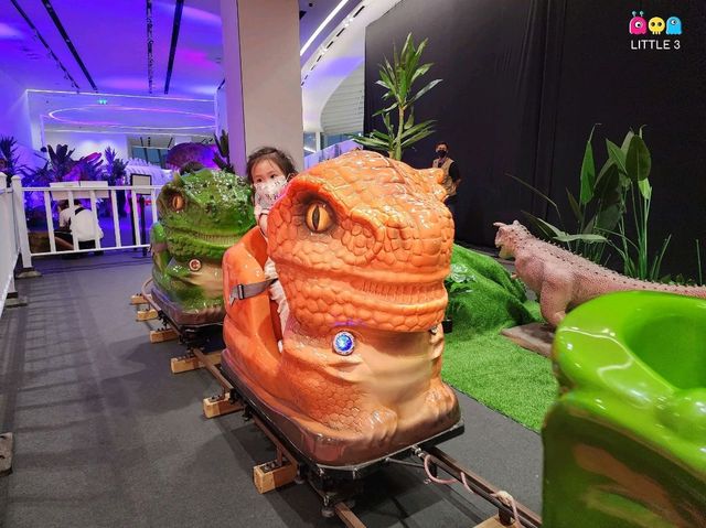 บุกป่าดึกดำบรรพ์และอาณาจักรไดโนเสาร์ที่ Jurassic 