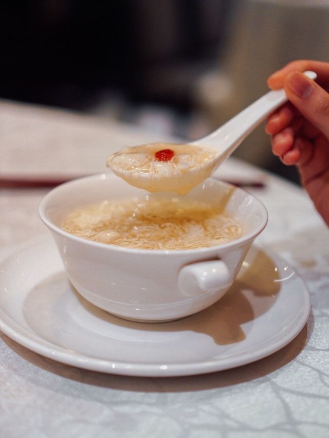 中菜餐廳推出高質大閘蟹宴