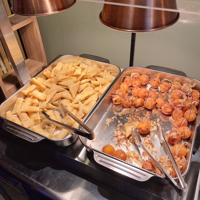 食物款式豐富又抵食嘅午市放題