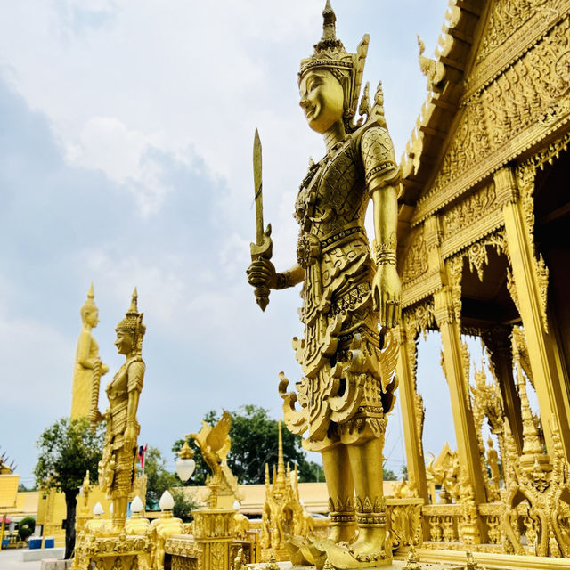 หนึ่งเดียวในไทย โบสถ์สีทอง