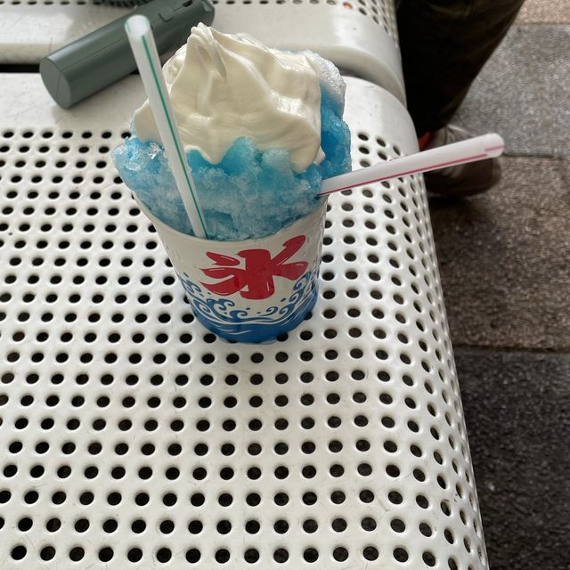 吊り革が食べれる市電でカフェ