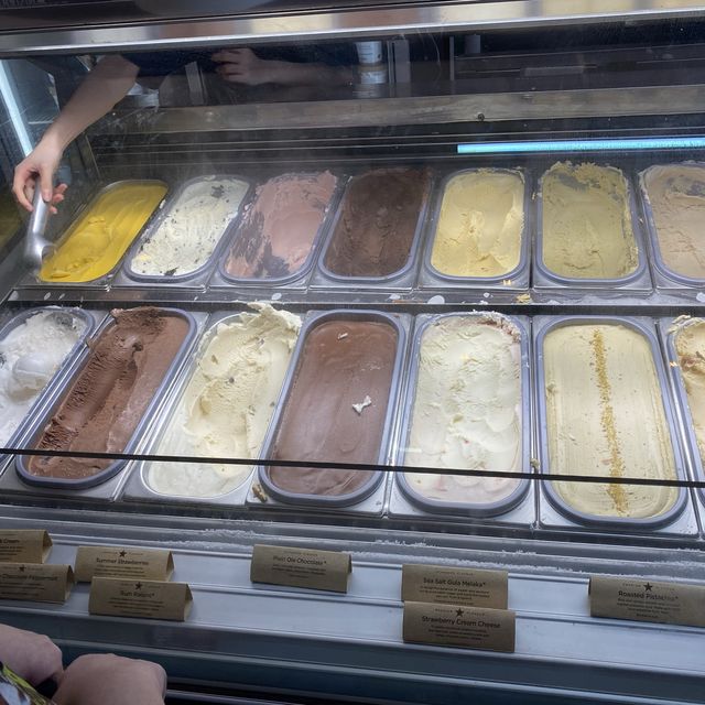 Creamier ice cream parlor, Northshore Plaza