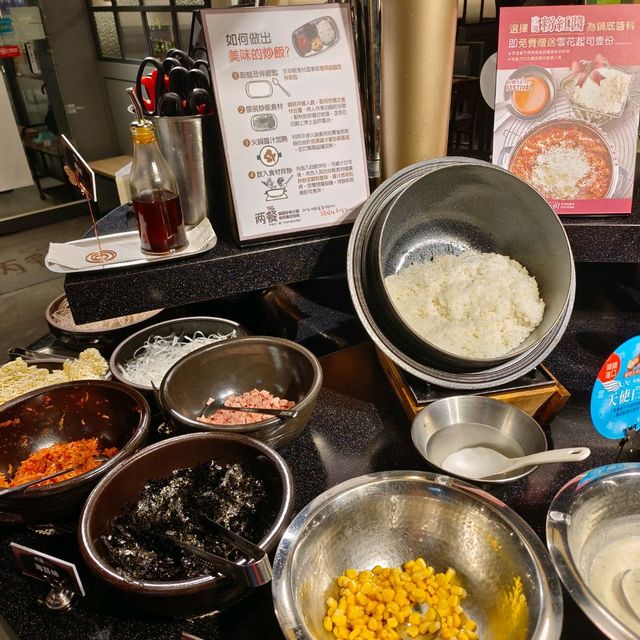 【新莊吃到飽】『 兩餐 』두끼韓國年糕火鍋吃到飽，韓式炸雞好好吃哦