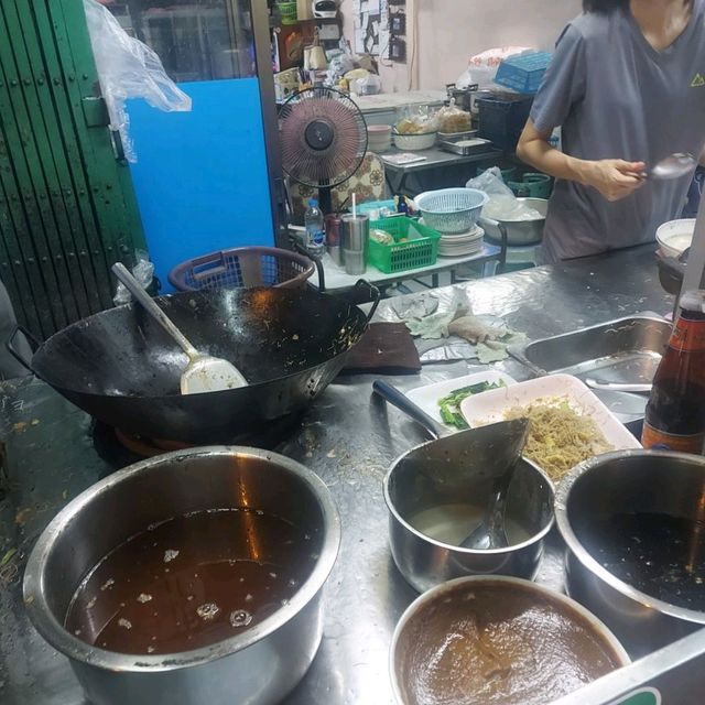 📍ราดหน้าใส่ไข่@ แชมป์ราดหน้าห้วยขวาง25