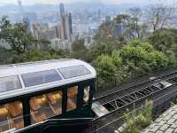 復古車身、擁有全景玻璃窗的第六代山頂纜車🚠