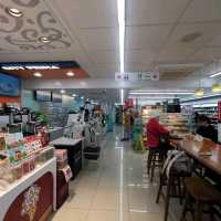 台北特色便利商店「7-11東吉門市」…隨時都有生啤酒……