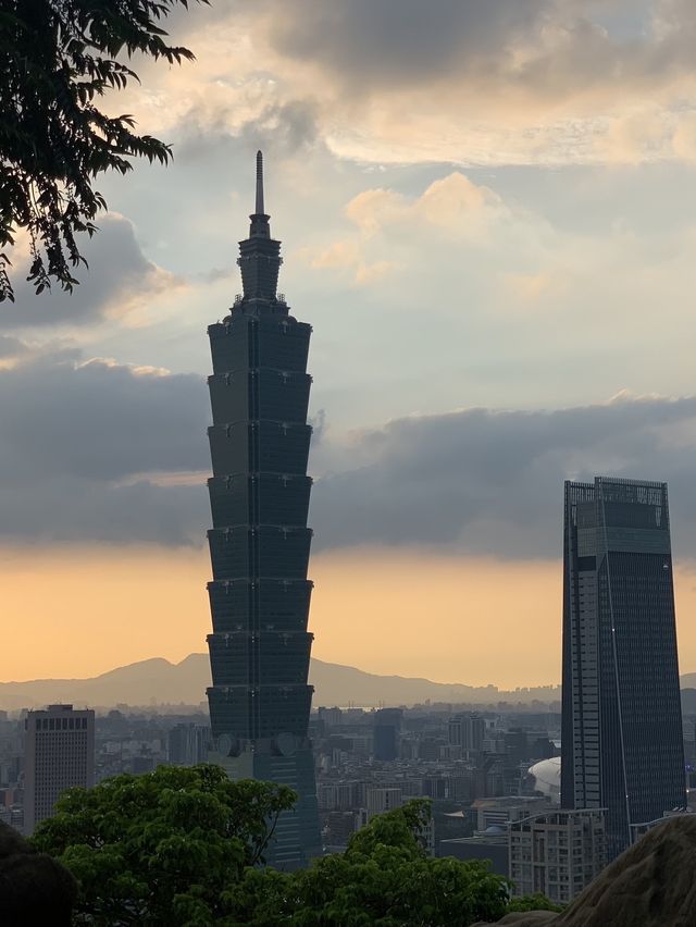 台北登山景點九五峰｜一覽台北盆地絕美遼闊景色