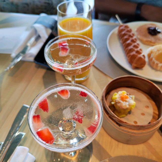 餐廳勁靚😍服務非常好嘅自助早餐