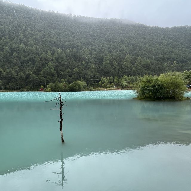 Luscious Turquoise Lake in Lijiang 