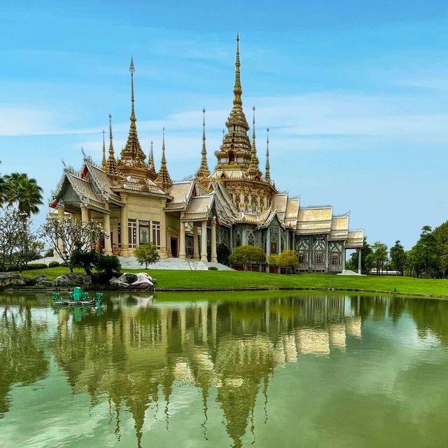 หลวงพ่อโตองค์ใหญ่ (วัดหลวงพ่อโต สีคิ้วโคราช) 