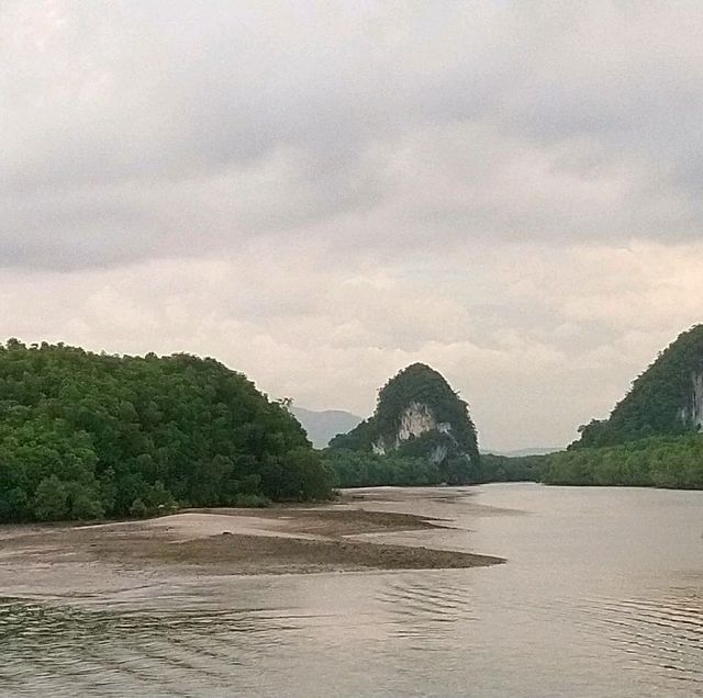 เขาขนาบน้ำ