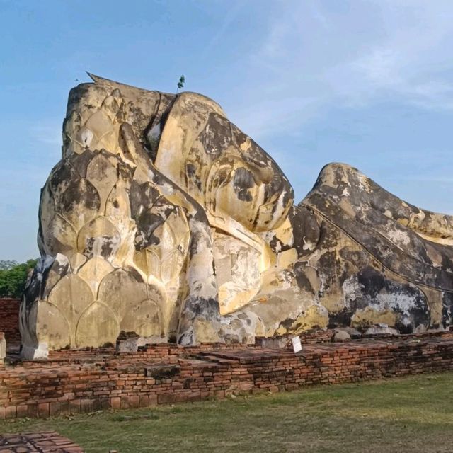 พระพุทธไสยาสน์ที่ใหญ่ที่สุดในเกาะเมืองอยุธยา 