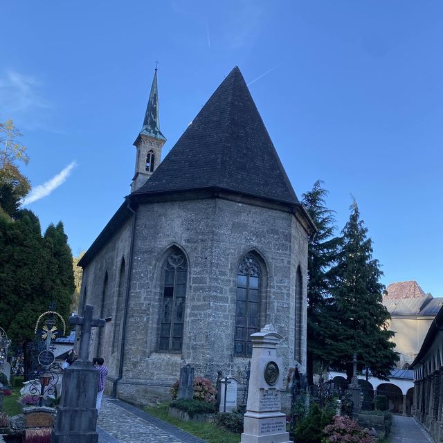 A city at the foot of the Alps