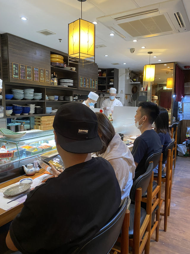 Average standard Sashimi Don in a small jap room 