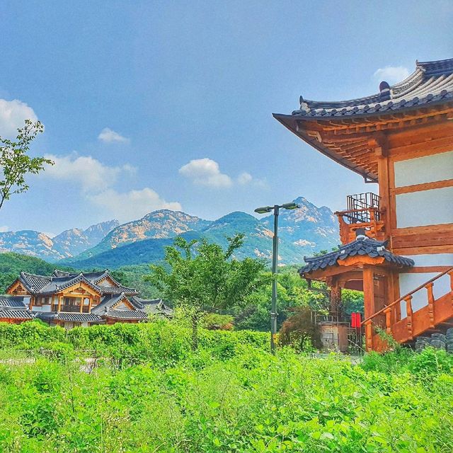 은평한옥마을 산 아래 조용하고 고즈넉한 분위기를 만끽할 수 있는 곳
