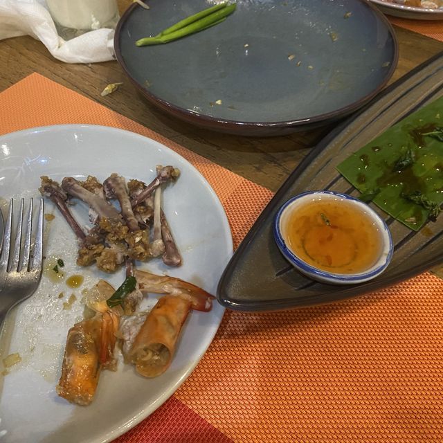 왓 아룬 사원이 보이는 맞은 편 “촘 아룬” 레스토랑 👩‍🍳
