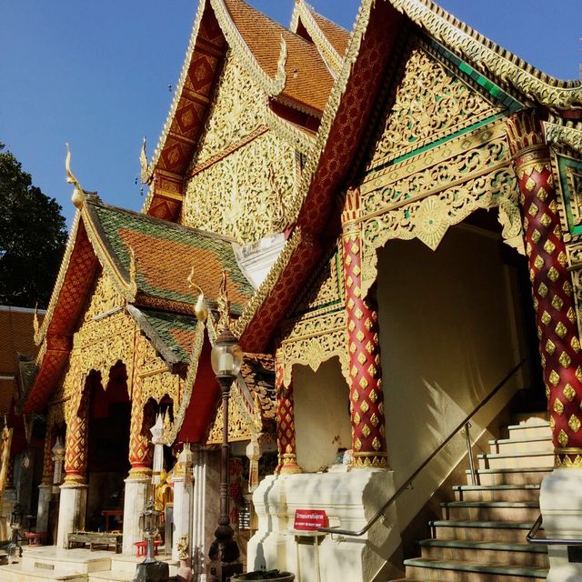 金𤩹輝煌、金光閃閃、真金打造的雙龍寺！
