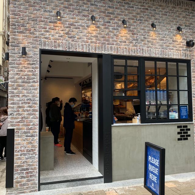 尖沙咀超人氣麵包店🥨🥖🥯門口人龍絡繹不絕