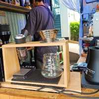 Slow bar ร้านขายเครื่องดื่มเล็กๆแต่เข้มข้นมาก