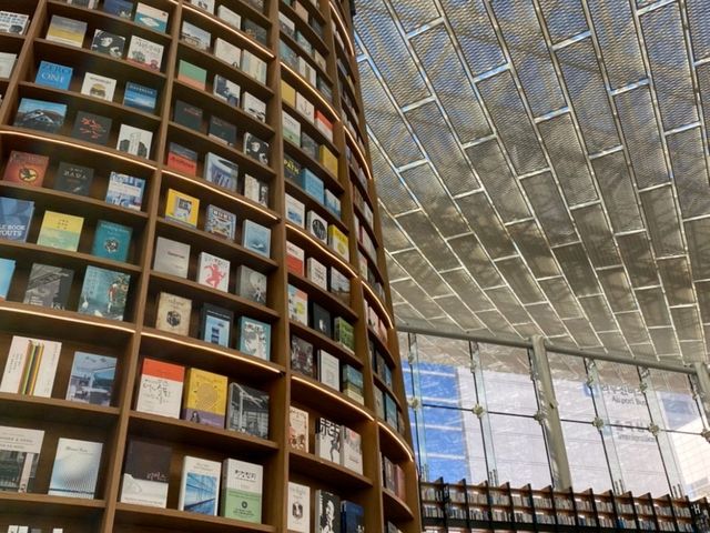 Starfield Library

ห้องสมุดกลางห้าง COEX Mall