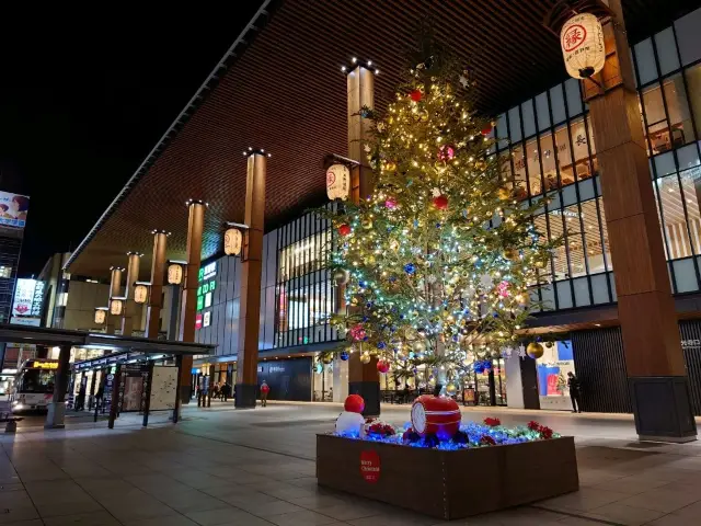 A must-go place for skiing in Nagano by Shinkansen in winter: Eat cheap sashimi and sushi at MIDORI at Nagano Station