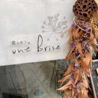 Flowers and Cafe une brise