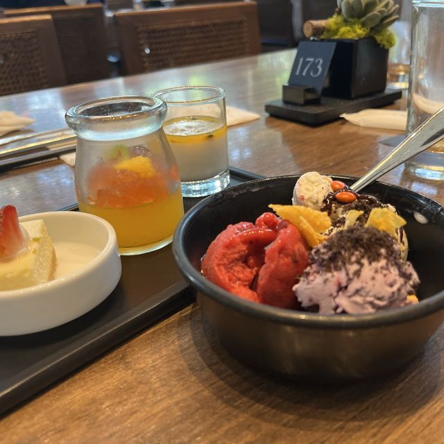 《台北》人超多的晶華酒店-栢麗廳 Brasserie