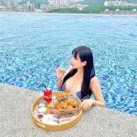 수성못이 내려다 보이는 도심속 루프탑수영장 ‘호텔수성’