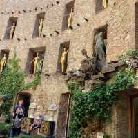 ชมผลงานศิลปะของ Dali ที่เมือง Figueres