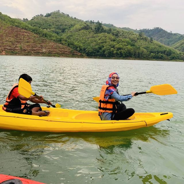 ล่องเรือ ทะเลสาบฮาลาบาลา ชมความงามผืนป่าอันสมบูรณ์