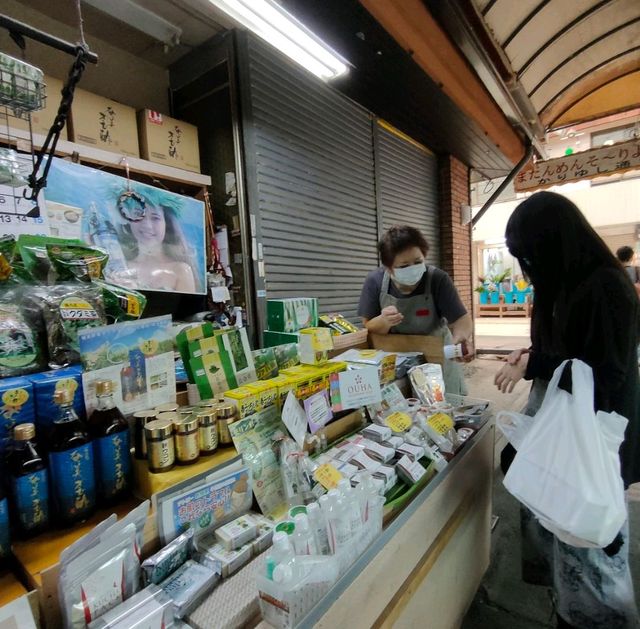 【沖縄 那覇】公設市場でウミヘビとハブ✨