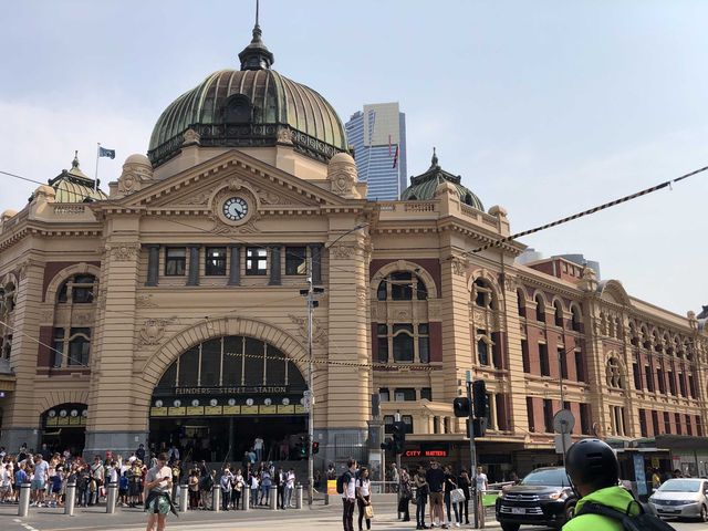 墨爾本地標 Flinders 火車站 ｜必到打卡景點