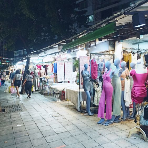 ตลาดห้วยขวางกลางคืน