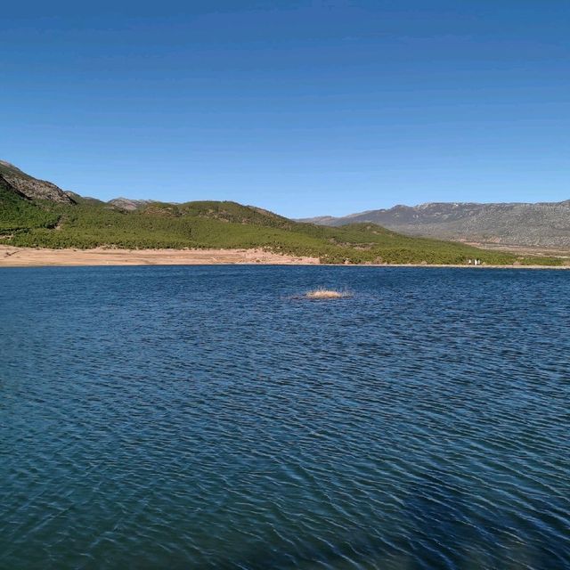 Longnv Lake(龙女湖)| Solitude and Beauty