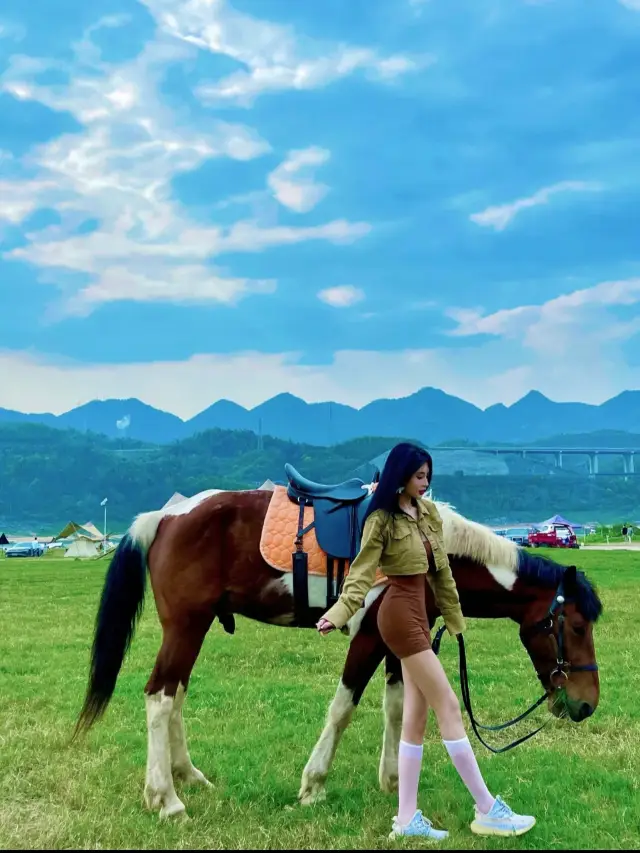 Chongqing camping 🏕️ horse riding, Hulunbuir Nanpingba grassland by the river.