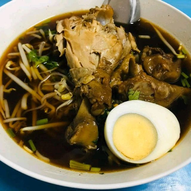 ก๋วยเตี๋ยวไก่มะระ สาย4 แยกไฟแดงสตาร์