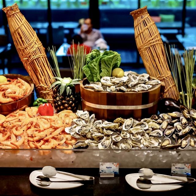 buffet at Zata cafe @Holiday inn Bangkok 