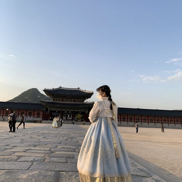 韓国/ソウル 〖 景福宮：ｷｮﾝﾎﾞｯｸﾝ〗韓服を着て夜間特別観覧✨