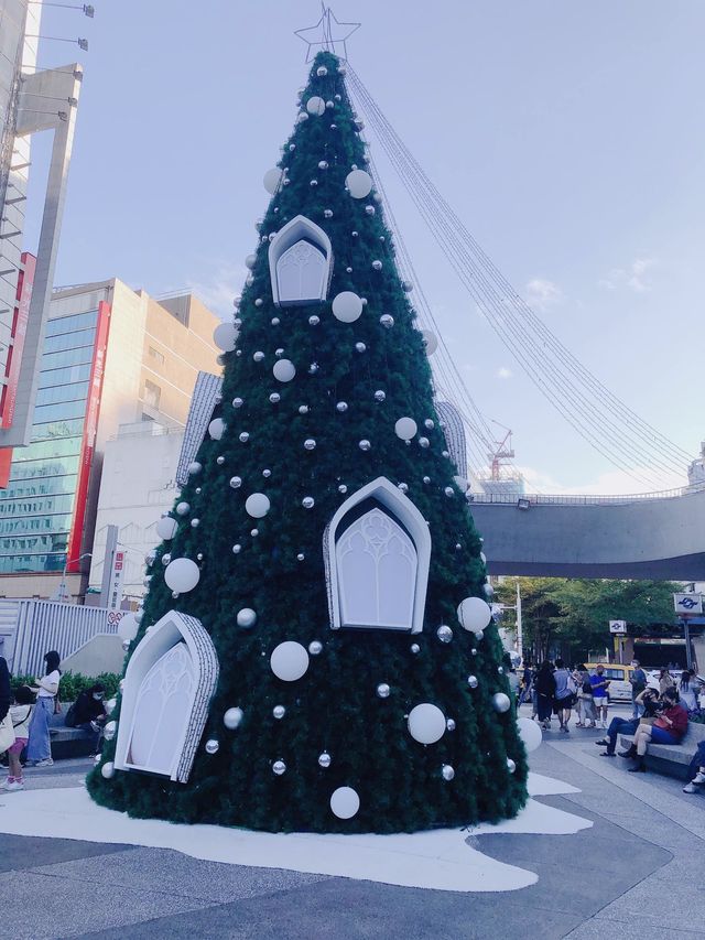🉑️❤️溫馨的台北捷運中山站線形公園 Zhongshan Linear Park❄️🎄