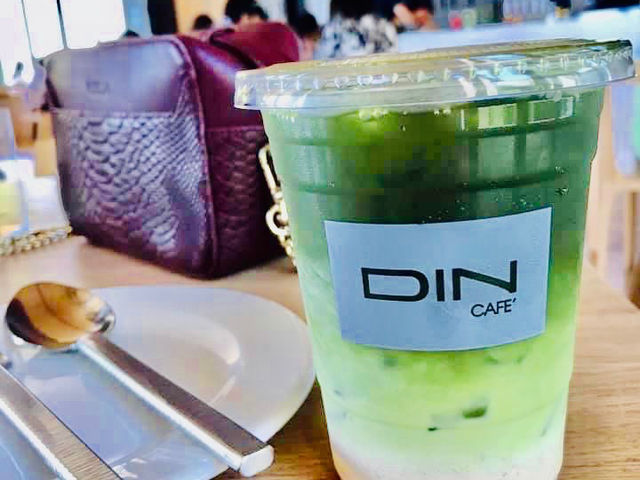 Din Cafe คาเฟ่ริมแม่น้ำแคว จ.กาญจนบุรี 