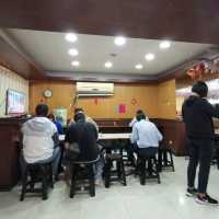外食族的媽媽廚房…小資族的員工餐廳…松山區「吉祥便當店」一肉四菜大推薦🎉