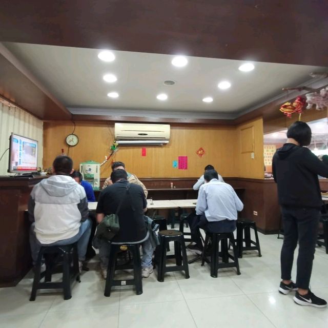 外食族的媽媽廚房…小資族的員工餐廳…松山區「吉祥便當店」一肉四菜大推薦🎉